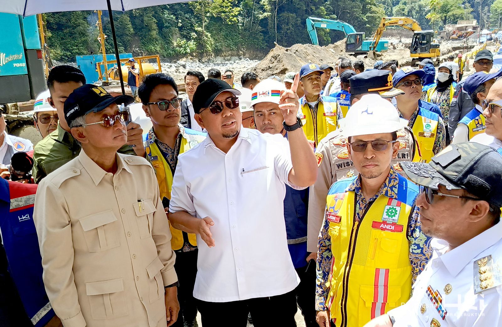 Menteri Pekerjaan Umum (PU) Dody Hanggodo didukung anak usaha PT Hutama Karya (persero) yakni, PT Hutama Karya Infrastruktur (HKI), melakukan berbagai cara agar pembangunan fasilitas umum terdampak.