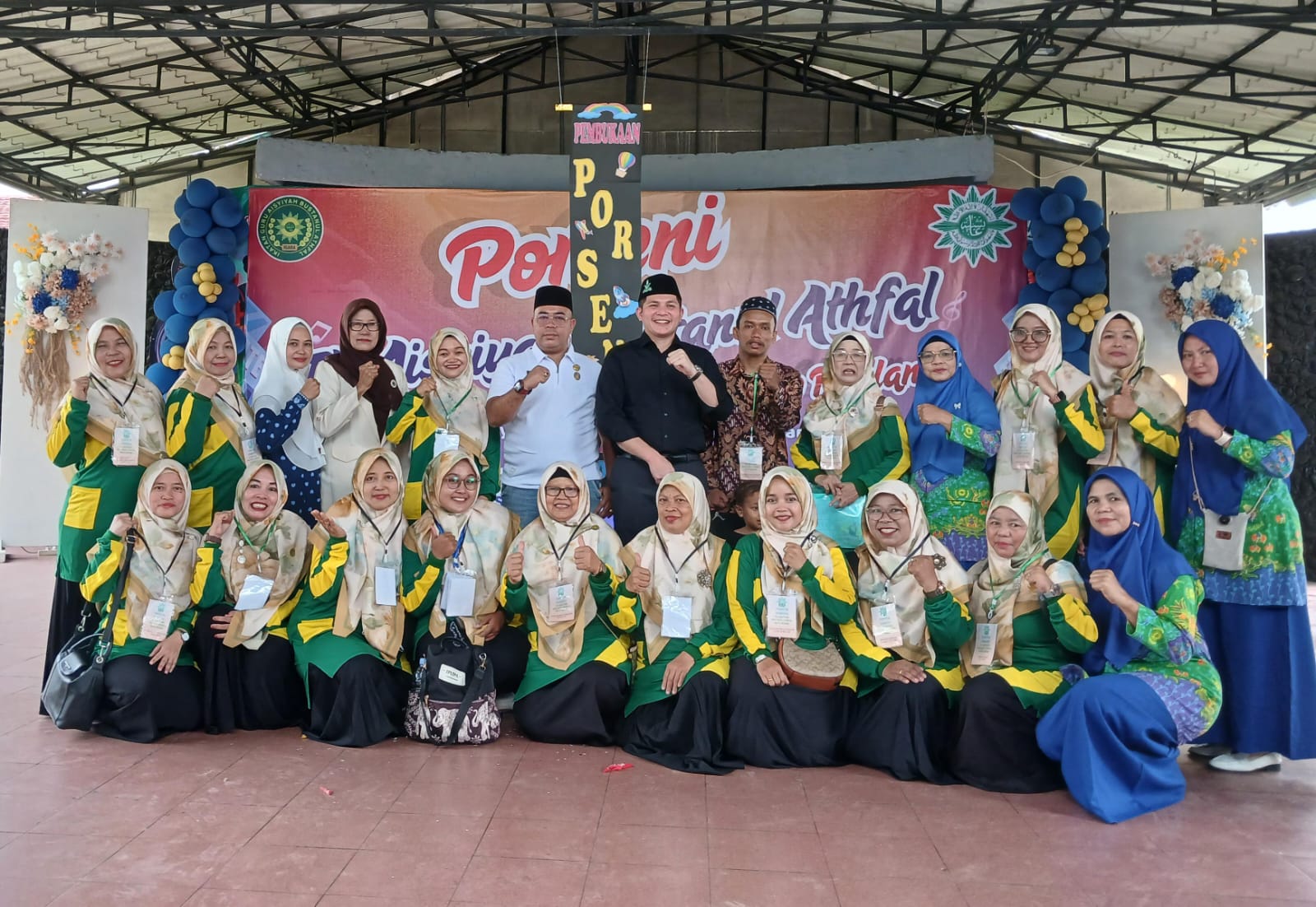 BERSAMA: Seluruh pengurus IGABA Kota Medan dan PDA Kota Medan berfoto bersama saat penyelenggaraan Porseni TK Aisyiyah Bustanul Athfal se-Kota Medan. (Dok: istimewa)