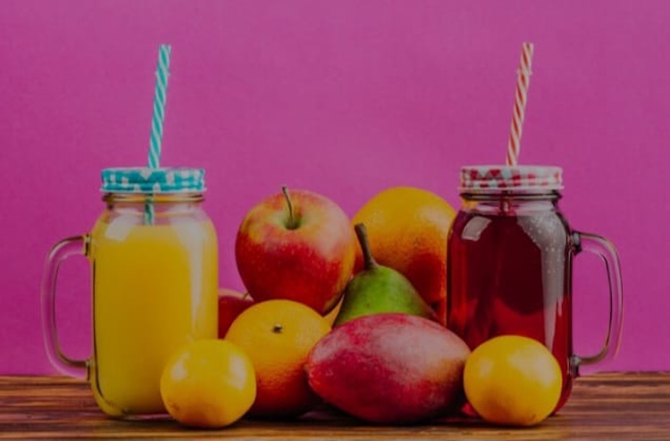 ilustrasi, jus buah menjadi salah satu jenis minuman yang bisa memicu stroke. (freepik.com)