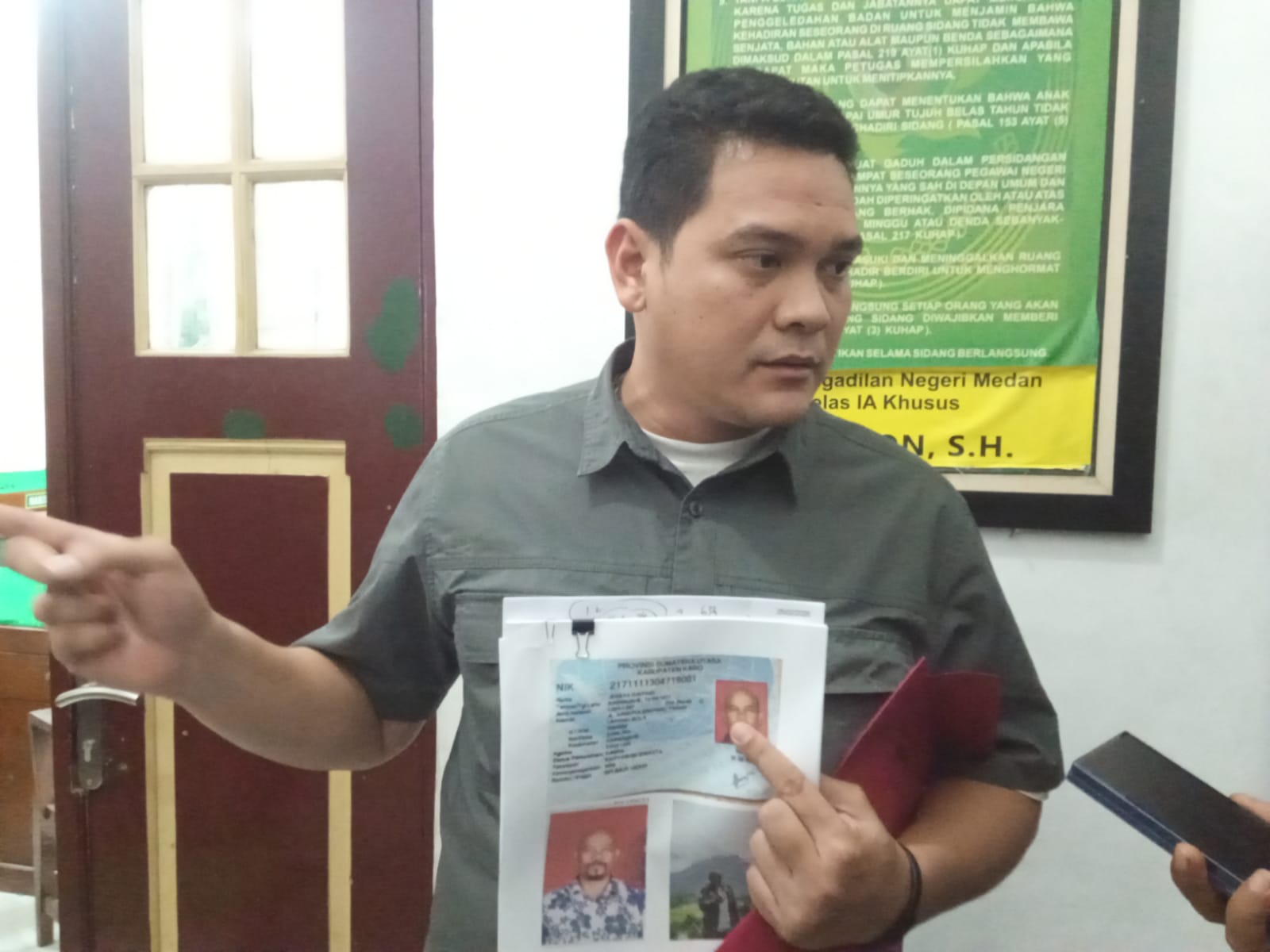Kasi Pidsus Kejari Karo, Reinhard Harve, saat memberikan keterangan di Pengadilan Tipikor Medan, Jumat (6/2/2026) sore. (Dok: istimewa)