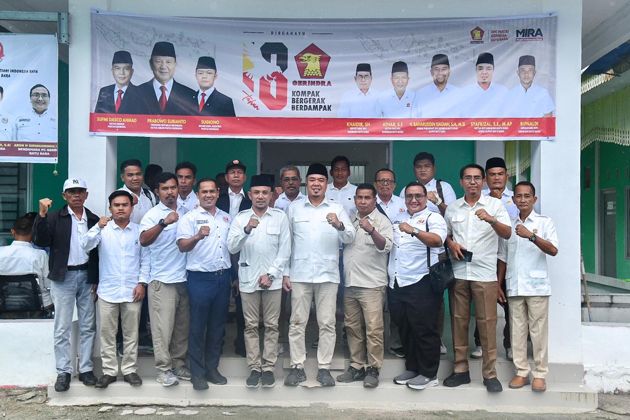 HUT: Bupati Batu Bara H. Baharuddin Siagian, bersama Wakil Bupati Syafrizal, yang juga Ketua DPC Gerindra Batubara saat merayakan HUT ke-18 Partai Gerindra Tahun 2026, Jumat (6/2/2026). (Dok: Komimfo)