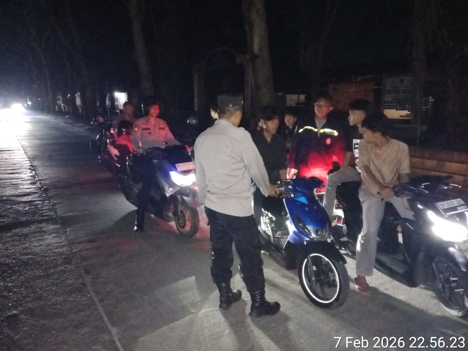 Patroli bersinggungan dengan Polsek Tebing Tinggi di perbatasan wilayah hukum Polsek Rambutan, Sabtu (7/2/2026)  malam. (Azan Purba/Sumut Pos)