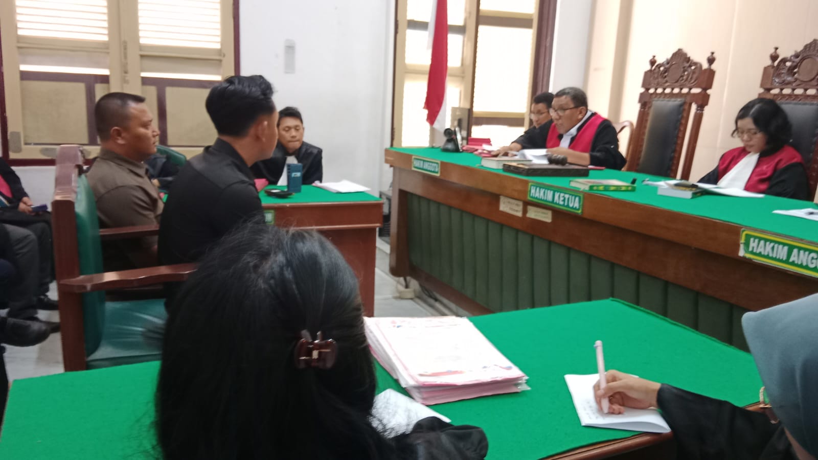 KETERANGAN: Saksi dari Polairud Polda Sumut, memberikan keterangan dalam sidang penyelundupan PMI ilegal di PN Medan, Senin (9/2/2026). (Dok: istimewa)