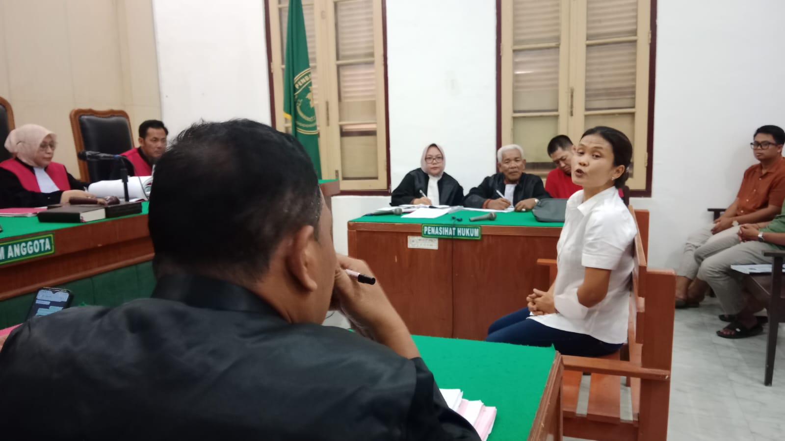 SAKSI: ART memberikan kesaksian dalam kasus pembunuhan guru zumba di PN Medan, Selasa (10/2/2026) sore. (Dok: istimewa)
