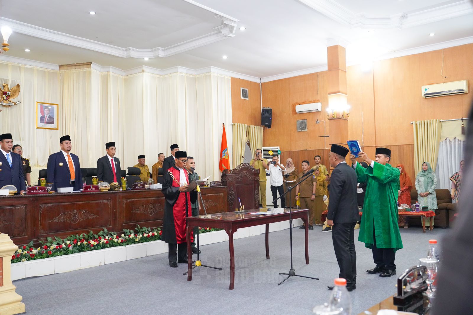 Ketua Pengadilan Negeri Asahan  secara resmi melantik Nuraji setelah dilakukan Pengambilan sumpah dan janji,Selasa(10/2/2026). (Komimfo Batubara/Sumut Pos)