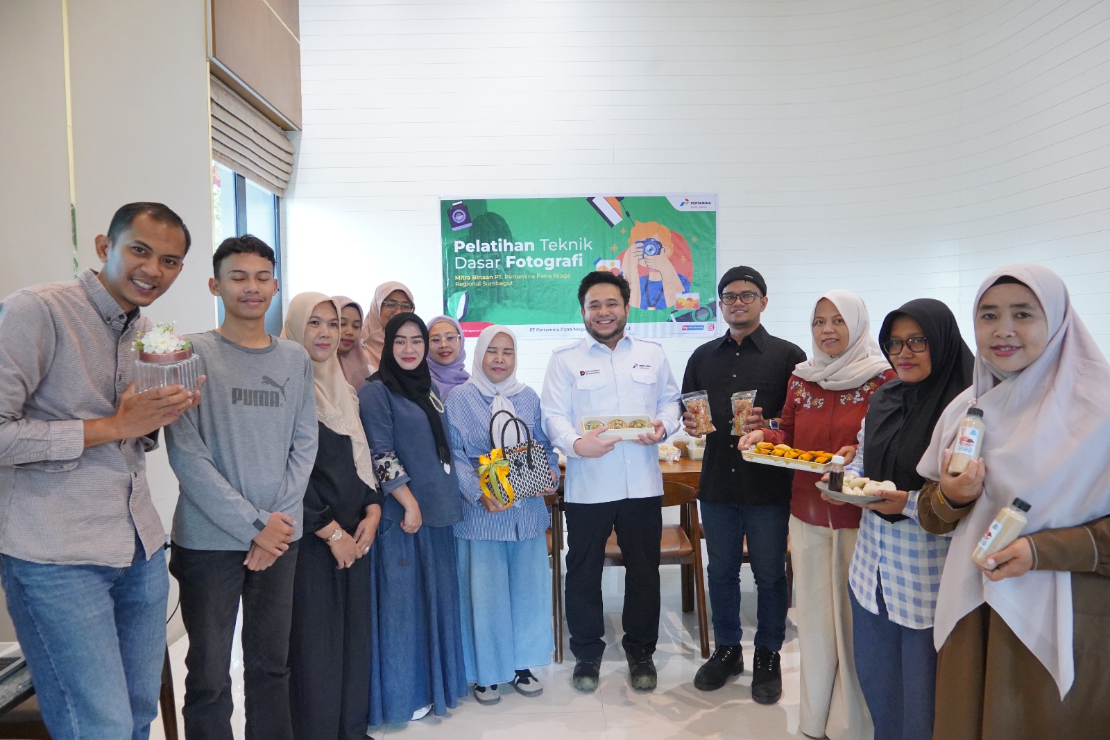 Pertamina Patra Niaga Sumbagut Bekali UMKM Binaan dengan Pelatihan Fotografi Produk