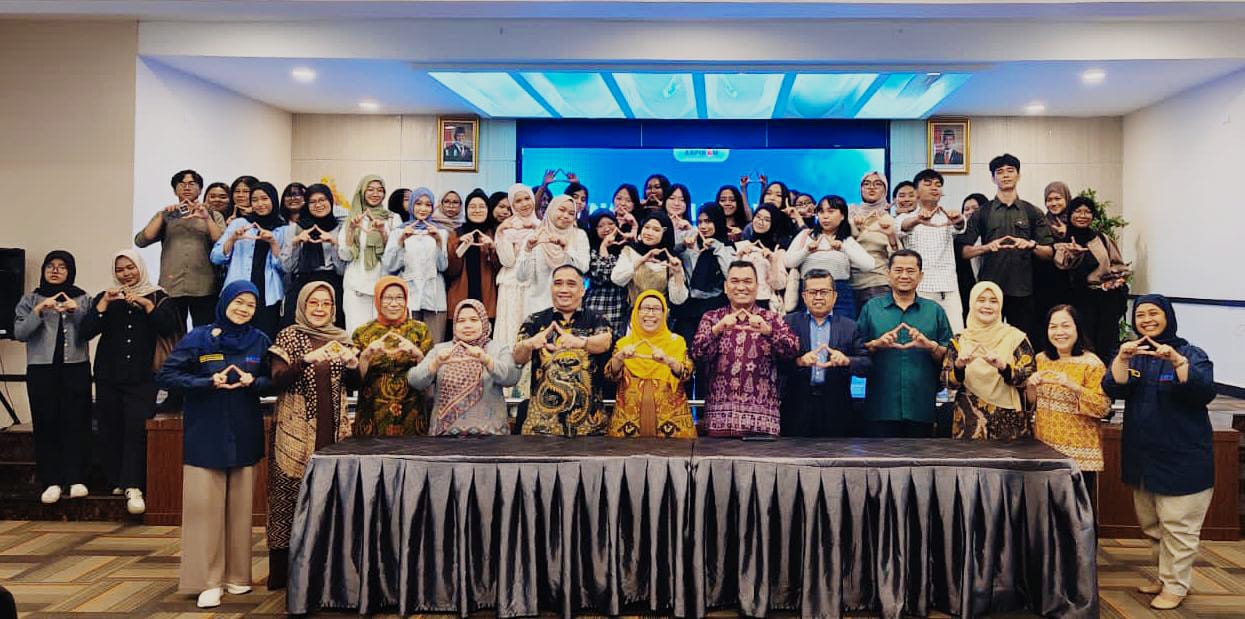 ASPIKOM SUMUT: Prof. Dr. Anang Anas Azhar, M.A (6 kanan) saat menghadiri Muswil Aspikom Korwil Sumut. (Istimewa/Sumut Pos)
