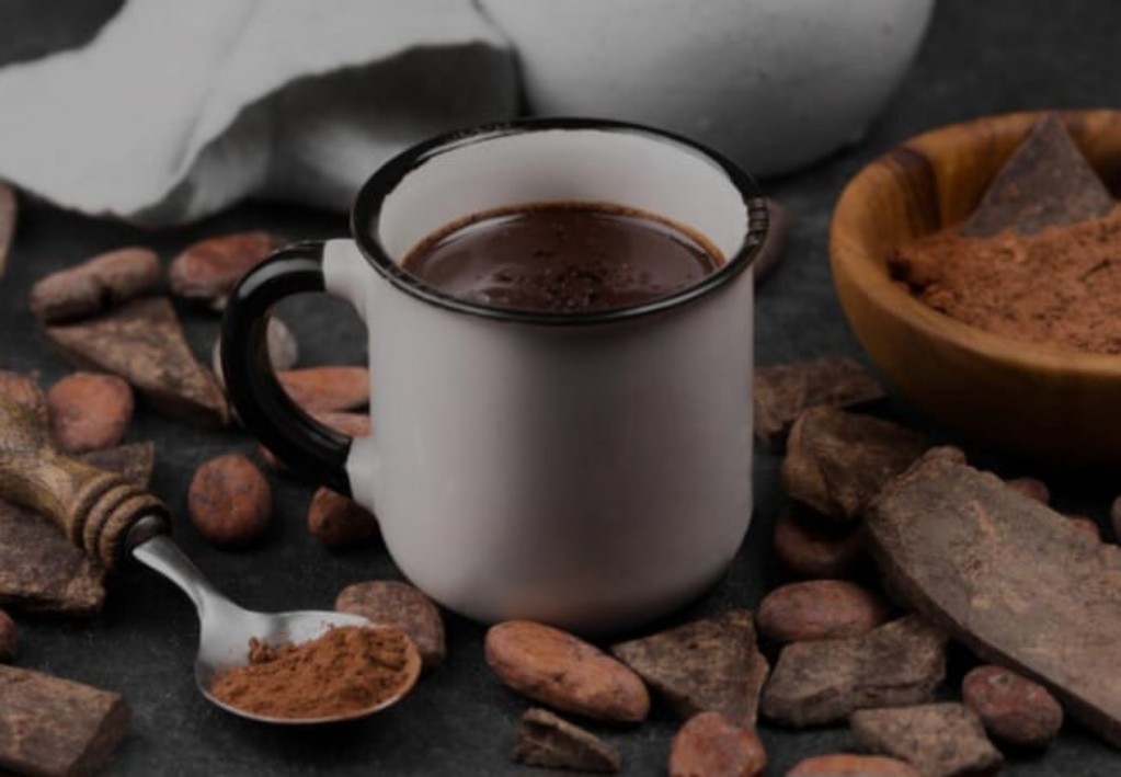 ilustrasi, cokelat panas adalah salah satu minuman yang dipercaya ampuh menurunkan rasa cemas pada seseorang. (freepik.com)