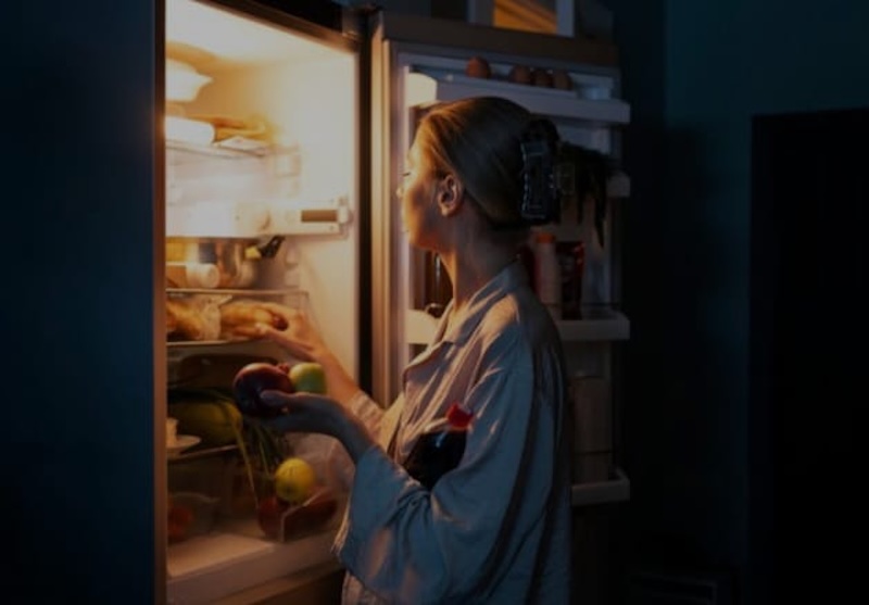 ilustrasi, butuh cara saat menyimpan buah dan makanan di kulkas agar tidak cepat busuk. (frrepik.com)