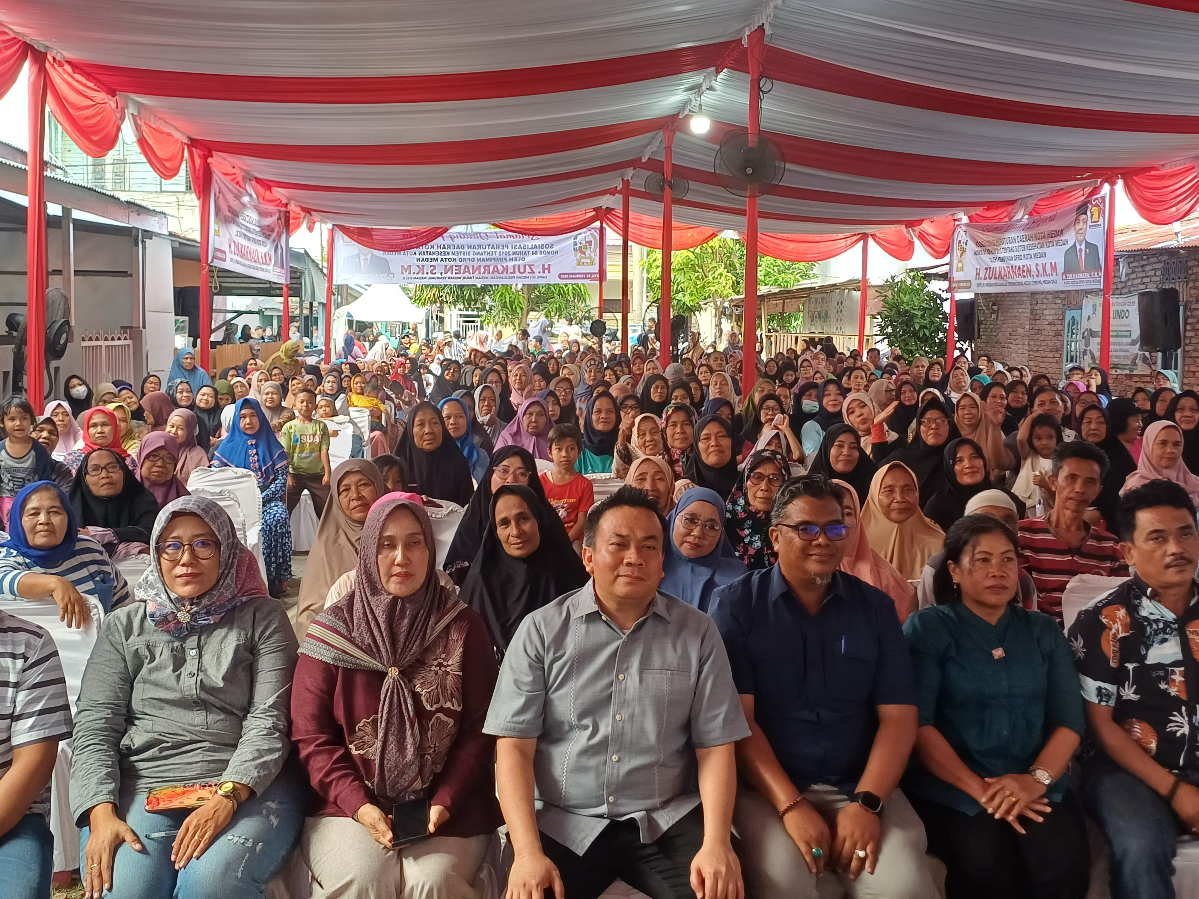 SOSPER: Wakil Ketua DPRD Kota Medan, H. Zulkarnaen gelar Sosialisasi Perda Kota Medan No 4 Tahun 2012 di Kelurahan Indra Kasih, Medan Tembung, Sabtu (14/2/2026). (Dok: Markus Pasaribu/Sumut Pos)