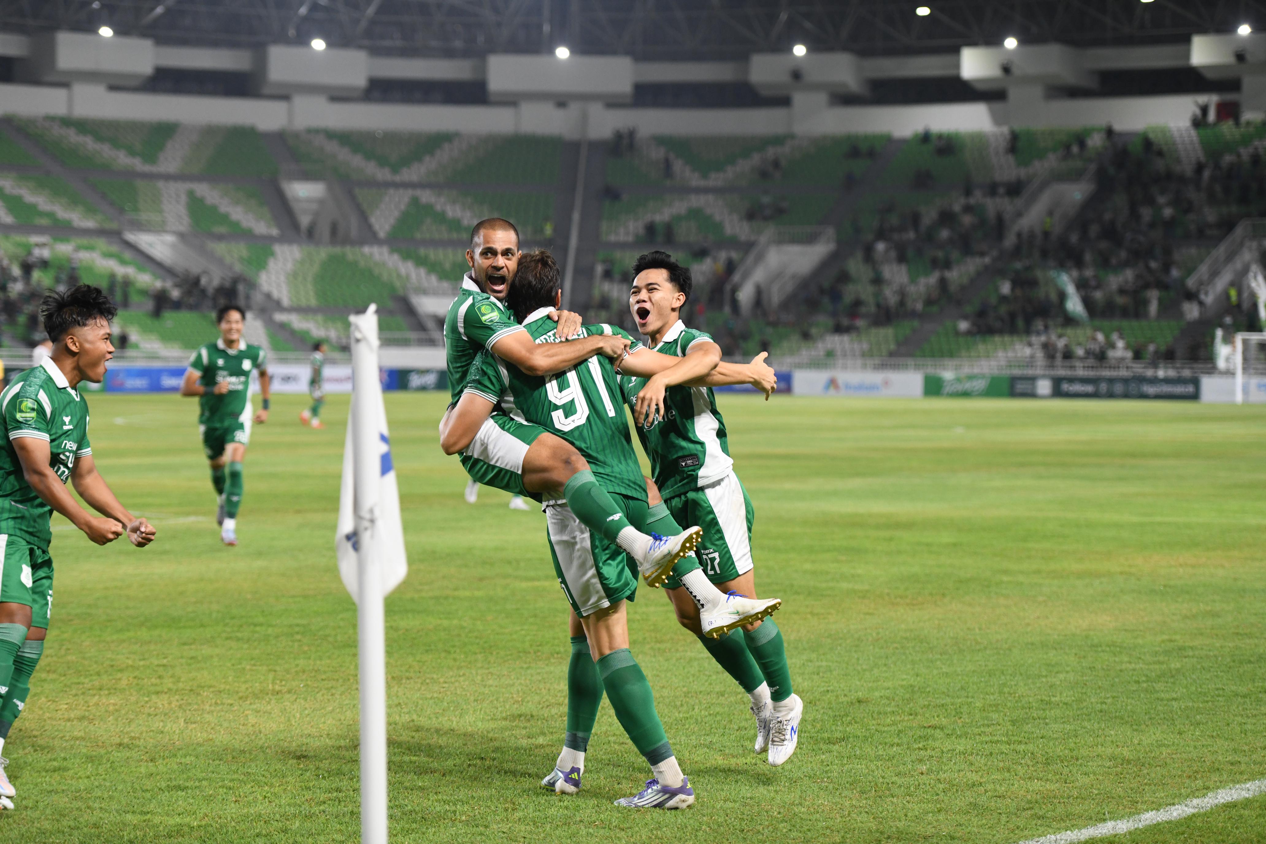 GOL: Pemain PSMS merayakan gol yang dicetak ke gawang Sumsel United di Stadion Utama Sumatera Utara, Sabtu (14/2/2026). (Dok: PSMS)