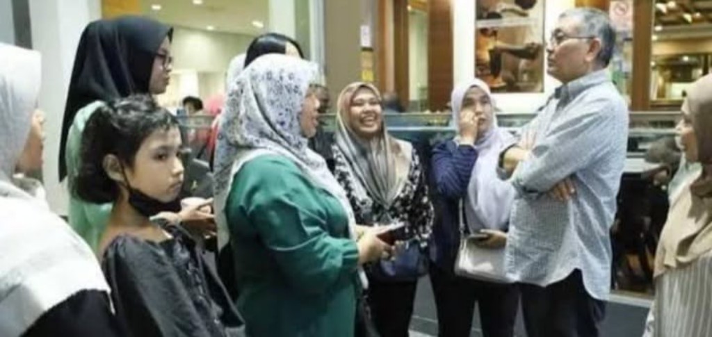 Seorang perempuan warga Malaysia yang sempat terlantar di Lombok, Indonesia selama 18 tahun akhirnya berhasil dipulangkan ke negara asalnya. (Instagram @lambegosiip)