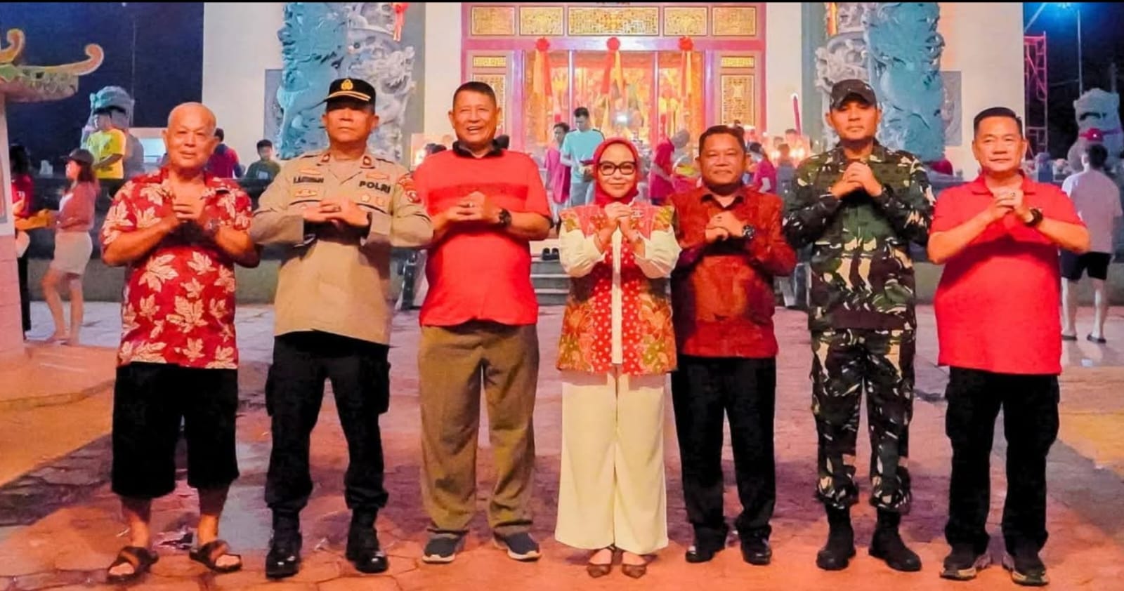 Bupati dan Wabup Labuhanbatu melakukan pengecekan Vihara dan Klenteng di malam imlek (fajar/Sumut Pos)