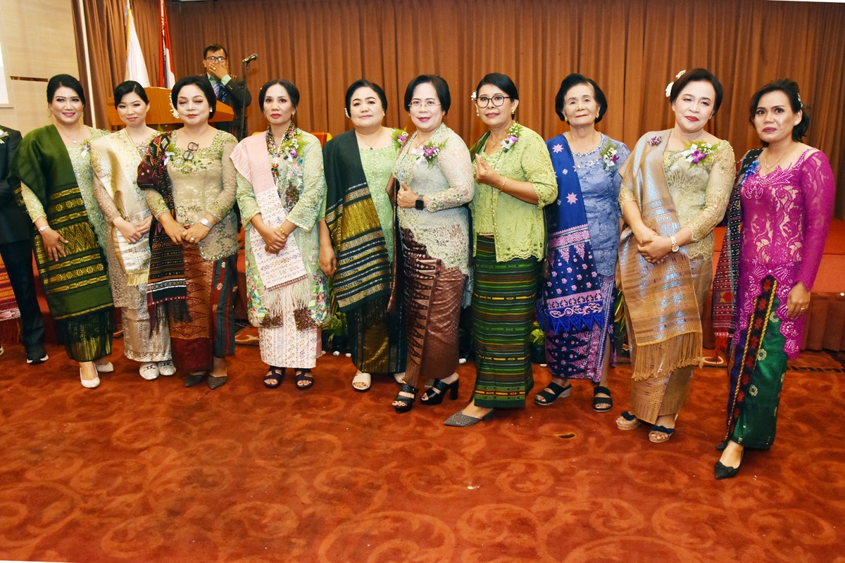 IBU: Kaum ibu panitia Pesta Partangiangan Tuan Sogar Manurung Medan Sekitarnya. (Dok: istimewa)
