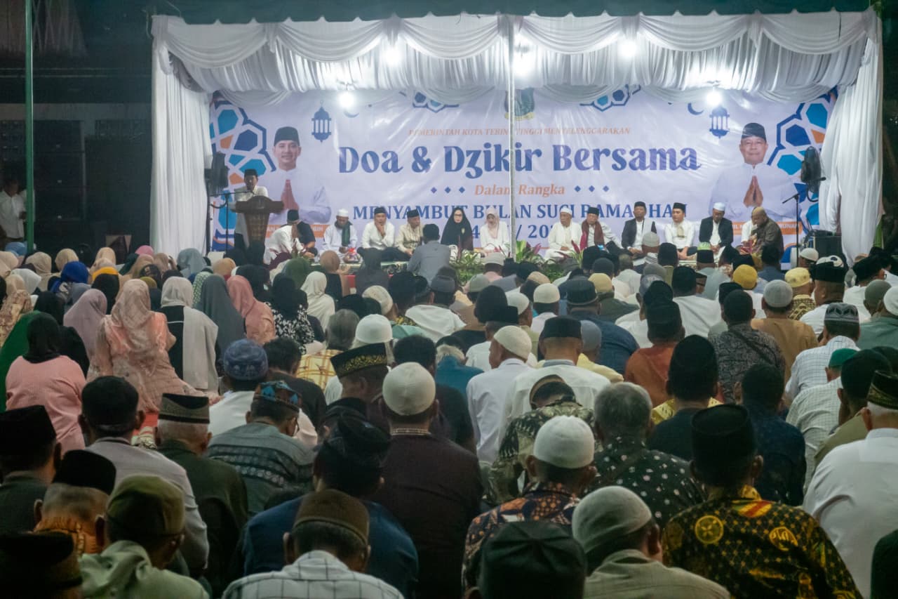 Masyarakat Kota Tebing Tinggi mengikuti acara Doa dan Dzikir bersama sekaligus punggahan menyambut Bulan Suci Ramadan 1447 Hijriah, Senin (16/02/2026) (Diskominfo Tebingtinggi/Sumut Pos).