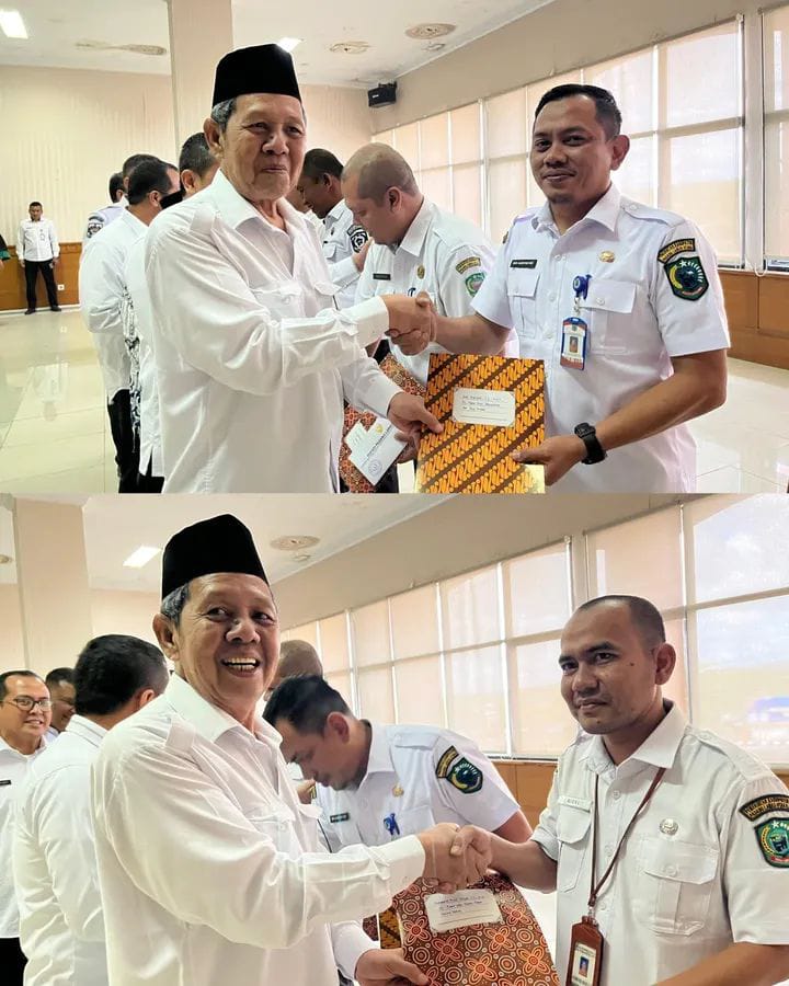 Wakil Bupati Basri Harahap resmi menyerahkan Surat Keputusan kepada 12 Pejabat Pelaksana Tugas (Plt).