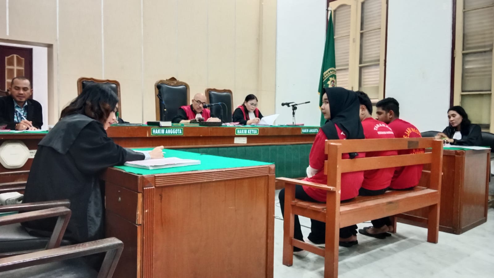 PENGEDAR: Tiga terdakwa pengedar ekstasi menjalani sidang dakwaan di PN Medan, Jumat (19/2/2026). (Dok: istimewa)