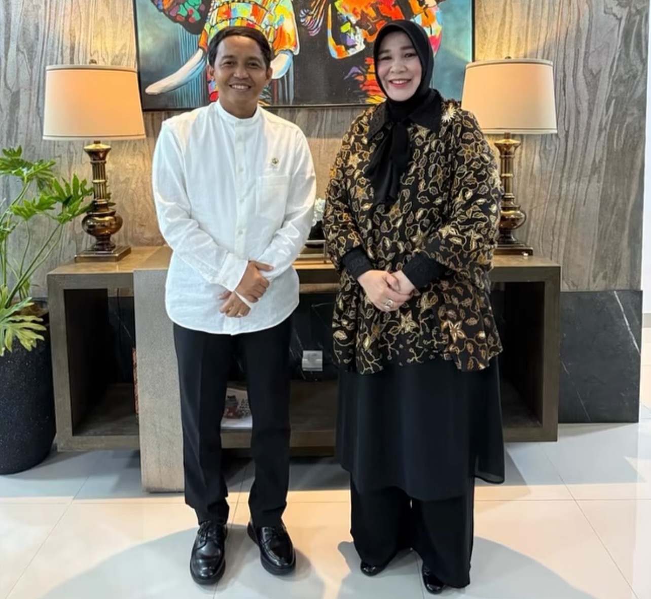 Wali Kota Banda Aceh, Illiza Sa&rsquo;aduddin Djamal, dengan Menteri Kehutanan RI, Raja Juli Antoni.