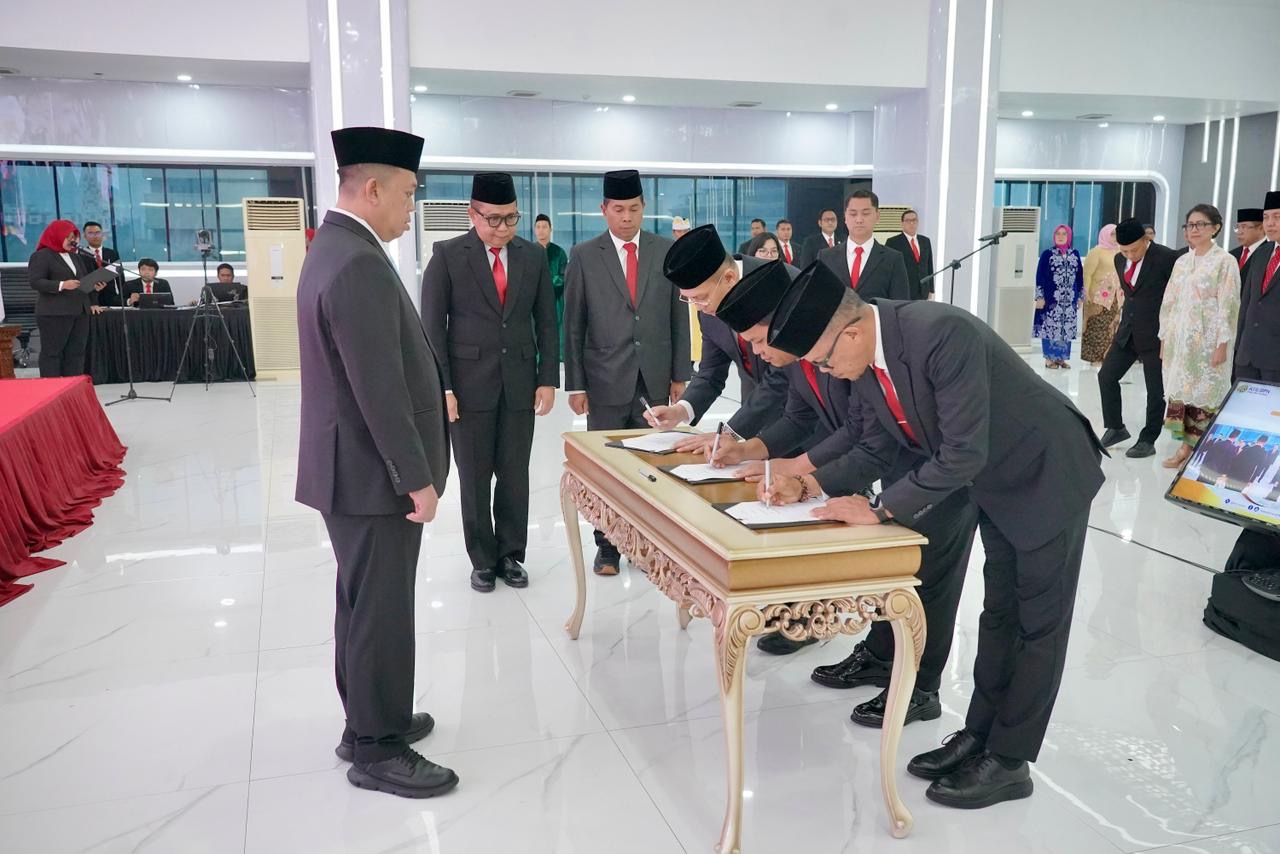 Menteri  ATR/BPN,  Nusron Wahid, melantik dan mengambil sumpah/janji jabatan 31 Pejabat Struktural di lingkungan Kementerian ATR/BPN pada Rabu (18/02/2026). (.BPN.Batubara/Sumut Pos)