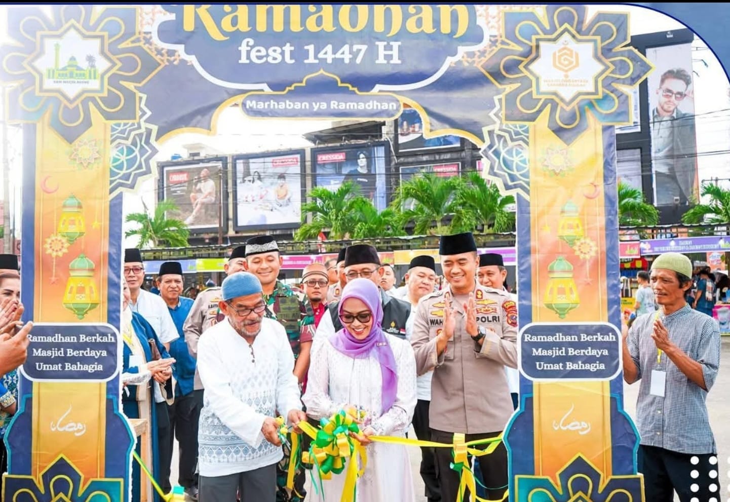 Bupati Maya membuka acara Ramadan Fest di Komplek Masjid Agung Rantauprapat (Fajar/ Sumut Pos)