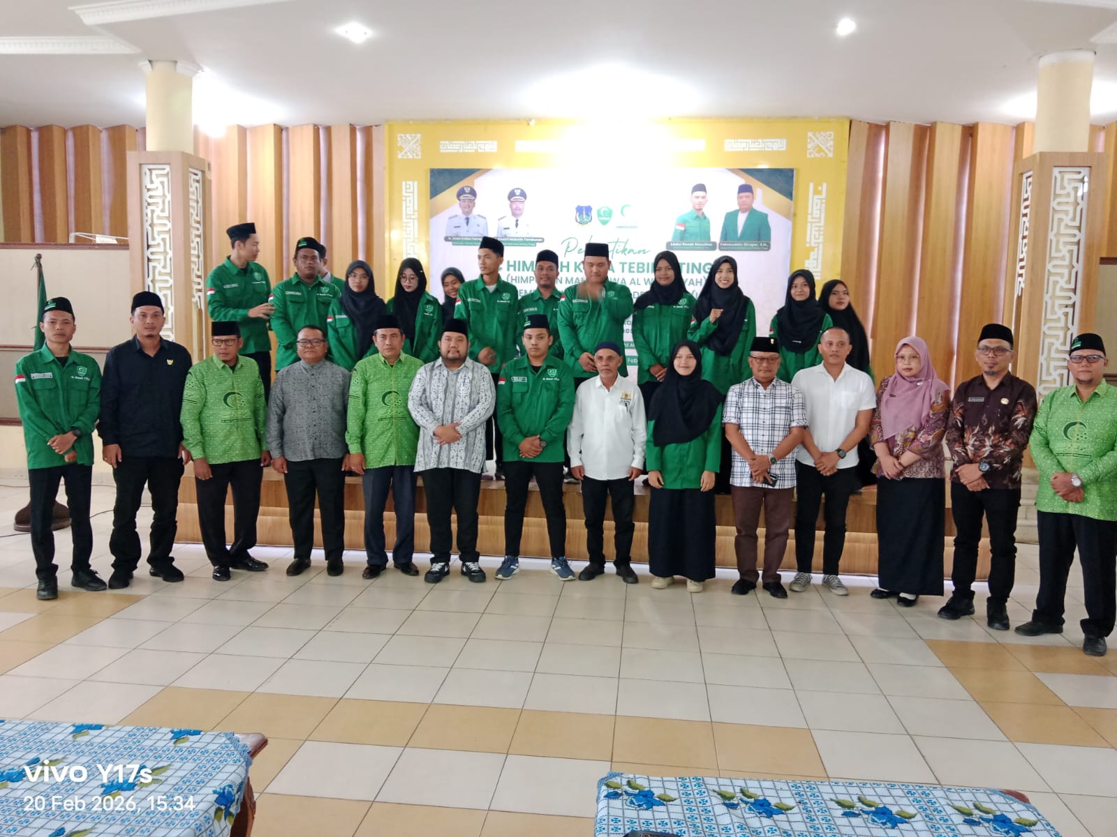 BERSAMA: Pengurus dan kader Himmah Tebingtinggi periode 2026&ndash;2028 foto bersama usai pelantikan, Jumat (20/02/2026). (Dok: istimewa)