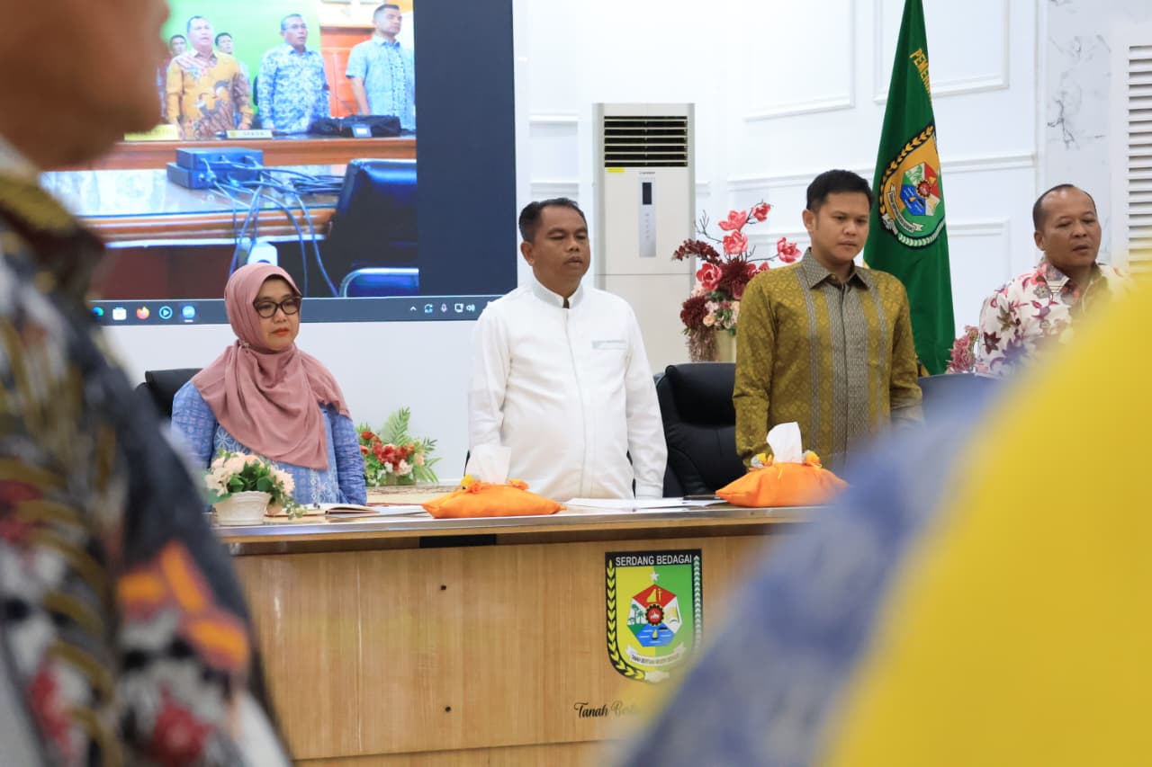 IKUT: Bupati Sergai Darma Wijaya dan Wakil Bupati Sergai Adlin Tambunan saat mengikuti Entry Meeting Pemeriksaan Interim BPK RI. (Dok: Diskominfo)