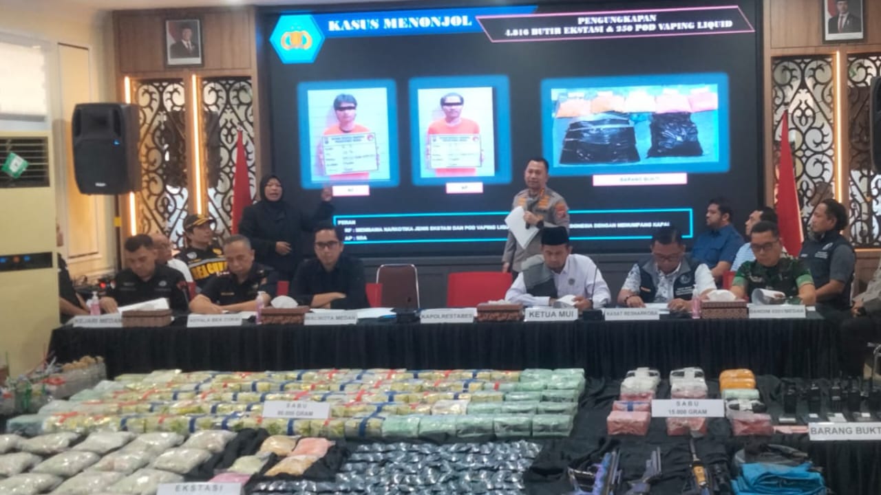 Polrestabes Medan memaparkan pengungkapan sejumlah kasus narkotika selama capaian 100 hari kinerja, Sabtu (21/2/2026) sore. (ISTIMEWA/SUMUT POS)