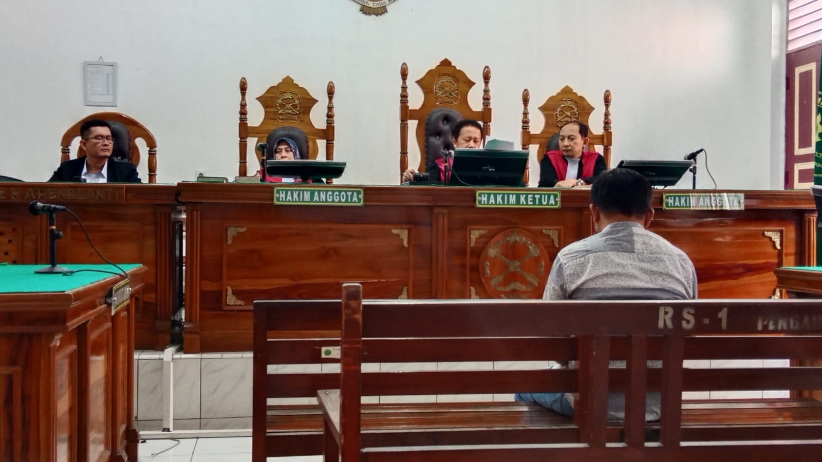 PUPR: Mantan Bendahara Pengeluaran Dinas PUPR Nias Selatan, Matius Zagato, menjalani sidang vonis di Pengadilan Tipikor Medan, Selasa (24/2/2026). (Dok: istimewa) 