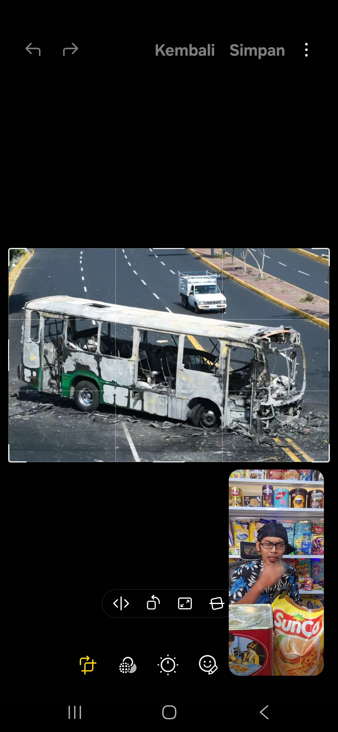 HANCUR: Bus publik di Meksiko hancur akibat kerusuhan dikarenakan bos kartel narkoba meninggal dunia. (Dok: Al Jazeera)