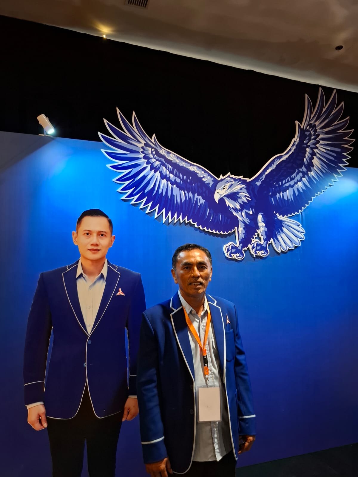 Ketua DPC Partai Demokrat Batubara Azwar Simanjuntak SE yang juga Mantan Anggota DPRD Batubara. (.Liberti H Haloho/Sumut Pos)