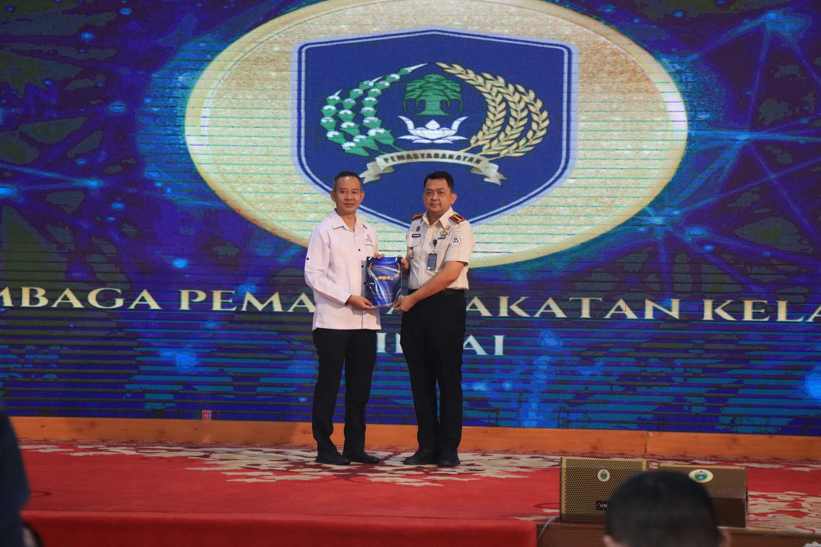  Kalapas Binjai, Wawan Irawan (kanan) saat menerima Opini Pelayanan Publik Baik dari Ombudsman RI. (Istimewa/Sumut Pos)