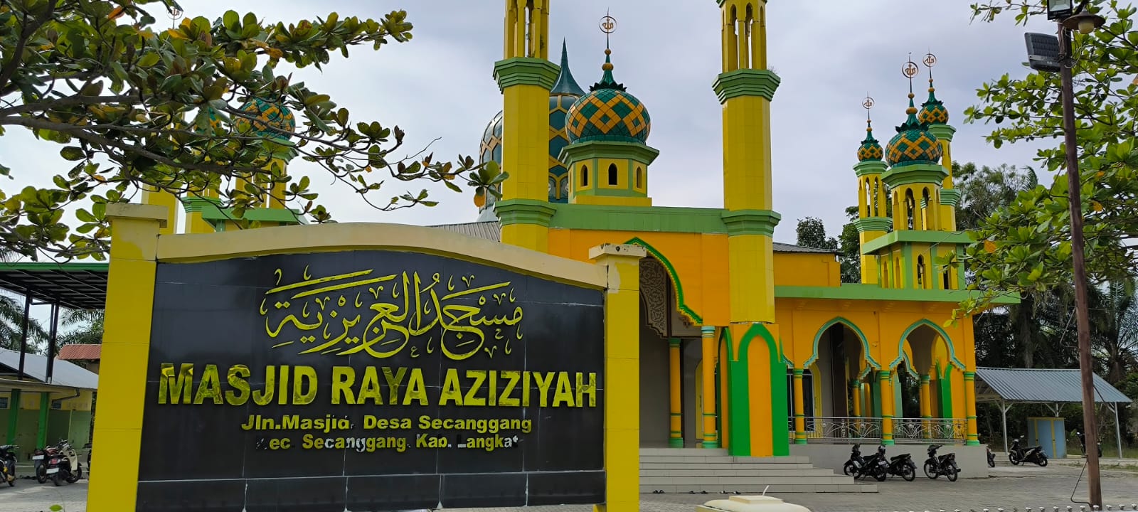  Masjid Raya Aziziyah di Desa Secanggang, Langkat. (Teddy Akbari/Sumut Pos)