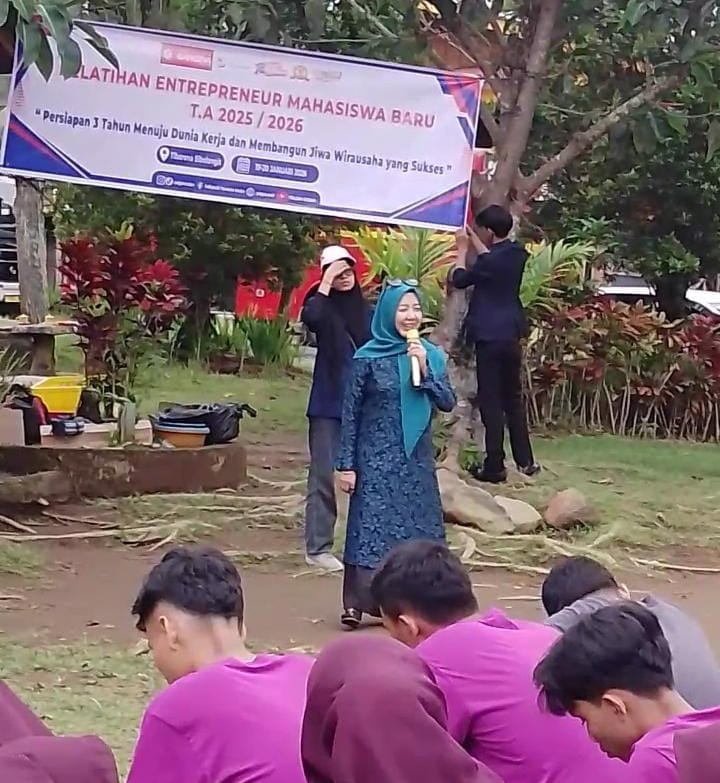 Owner Keloria Moringa Jaya, Syahrani Devi S.P., M.I.Kom memotivasi Mahasiswa baru Politeknik Ganesha Medan di Sibolangit