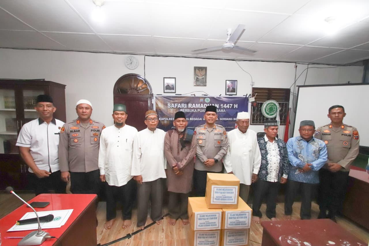 Kapolres Sergai AKBP Jhon Hery Sitepu bersama jajaran pengurus MUI Kabupaten Serdang Bedagai. ( Fadly/Sumut Pos )