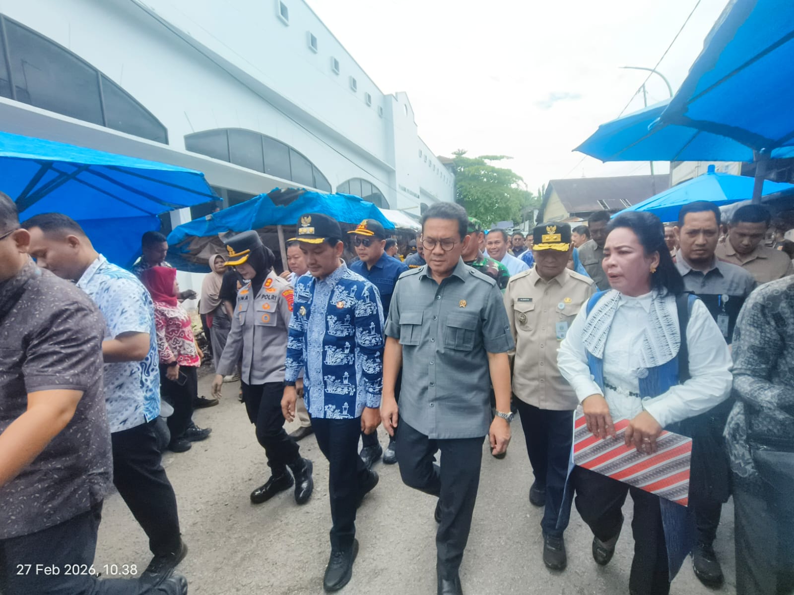 Mendag RI,  Budi Santoso bersama Wakil Gubernur Sumatera Utara Surya dan Wali Kota Tebing Tinggi Iman Irdian Saragih meninjau langsung kondisi pasar. (AZAN PURBA/SUMUT POS)