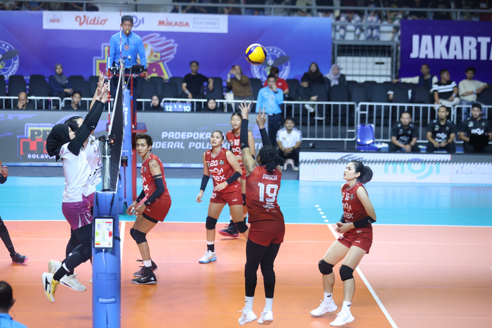 FINAL FOUR: Jakarta Popsivo Polwan melaju ke final four Proliga 2026 setelah mengalahkan Medan Falcons dalam set. (Dok: Proliga)