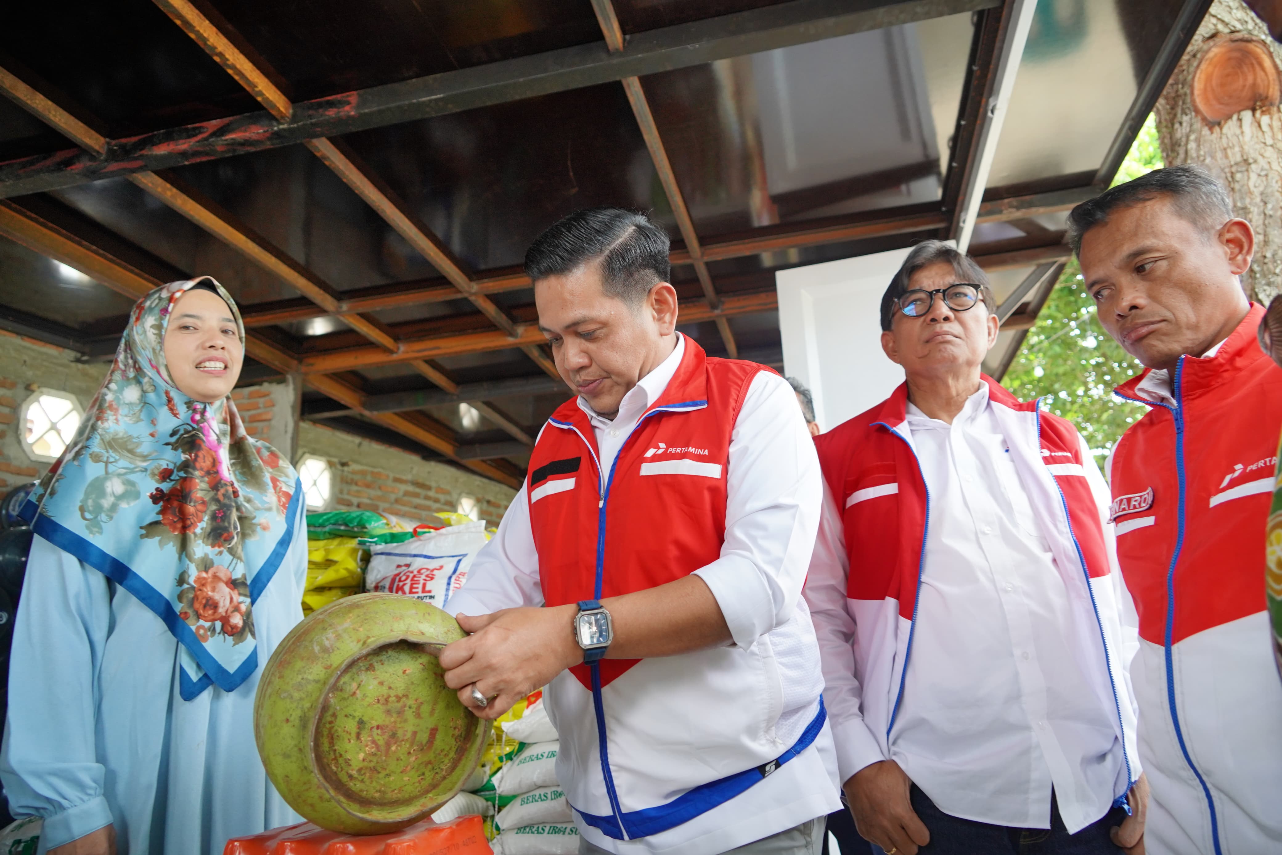 Pertamina Patra Niaga Sumbagut Dukung Program Pemerintah, Komisaris Tinjau KDMP dan Distribusi LPG 3 Kg di Deli Serdang