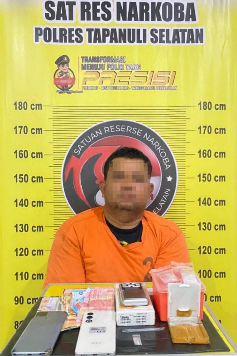 TANGKAP: Polres Tapanuli Selatan saat menangkap pemilik narkoba beserta barang bukti. (Dok: istimewa)