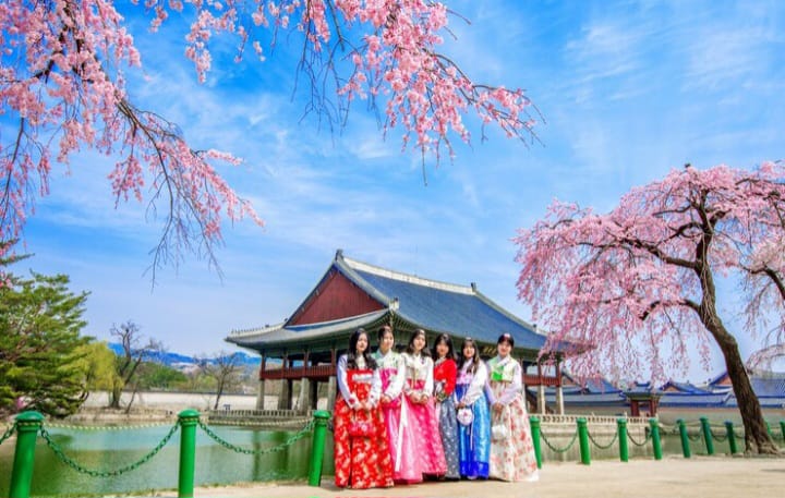 Pemerintah Korea Selatan (Korsel) meluncurkan paket kebijakan pariwisata yang menarik, termasuk memberikan fasilitas bebas visa bagi wisatawan asal Indonesia. (Freepik.com)