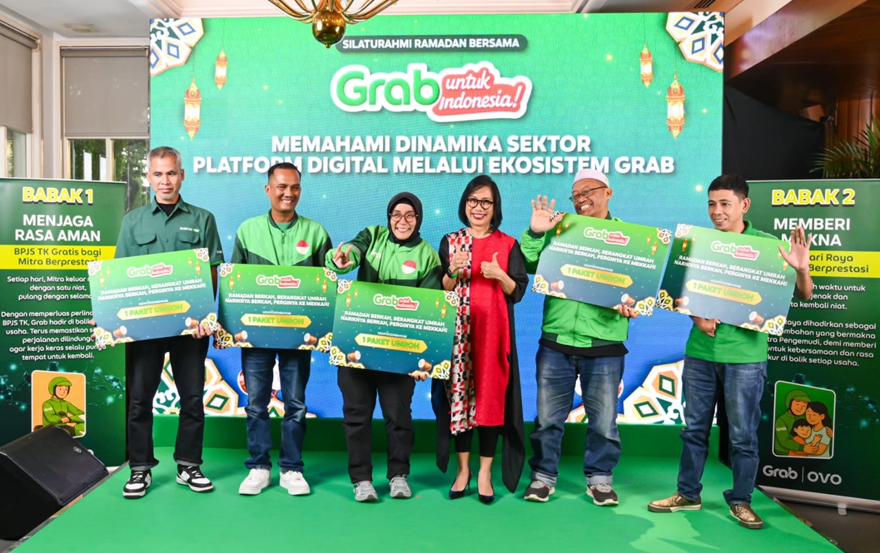 CEO Grab Indonesia Neneng Goenadi bersama lima Mitra Pengemudi.
