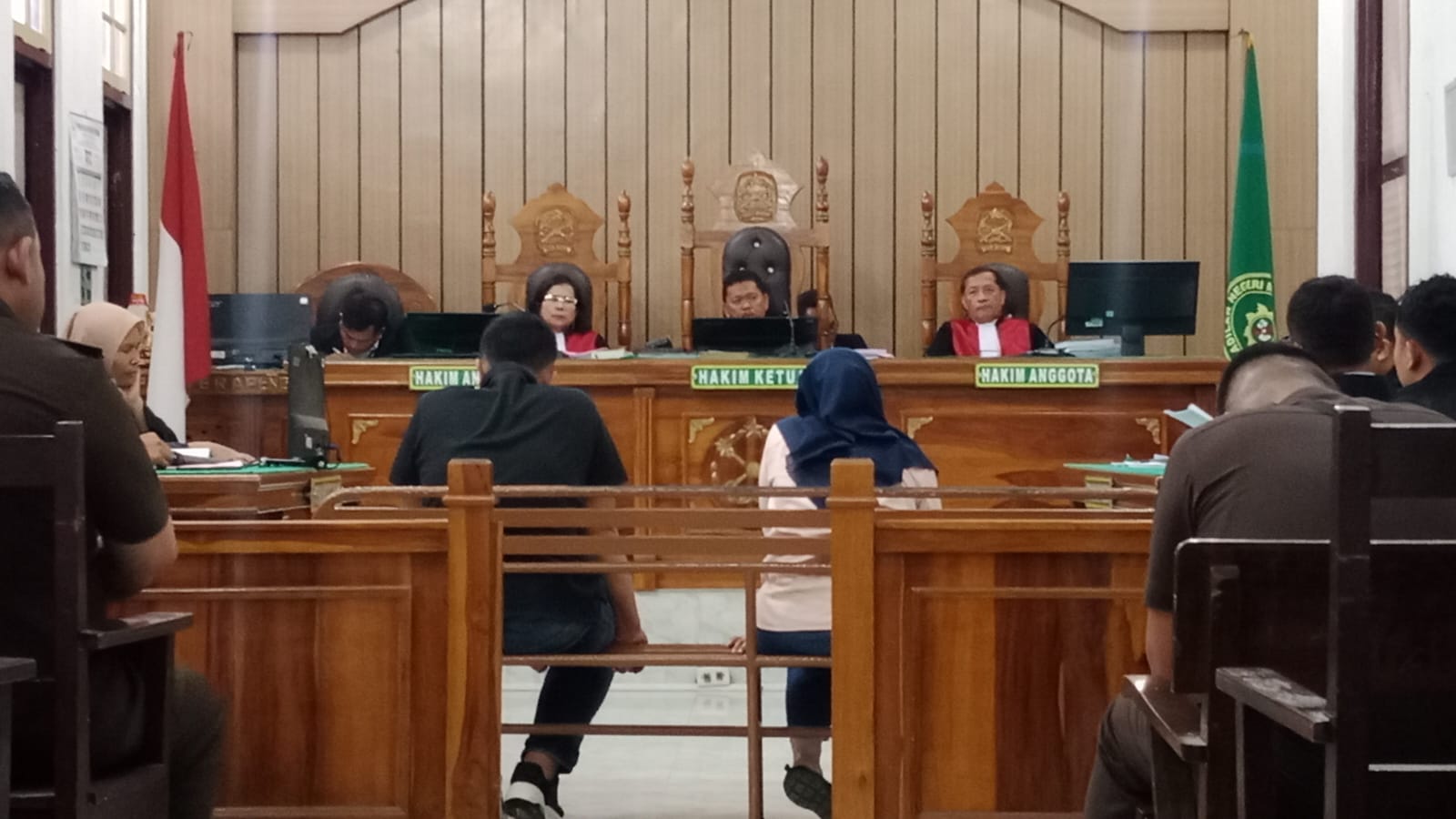 KORUPSI: Dua terdakwa korupsi proyek jalan Binjai, menjalani sidang beragendakan eksepsi, di Pengadilan Tipikor Medan, Senin (2/3/2026) sore. (Dok: istimewa) 