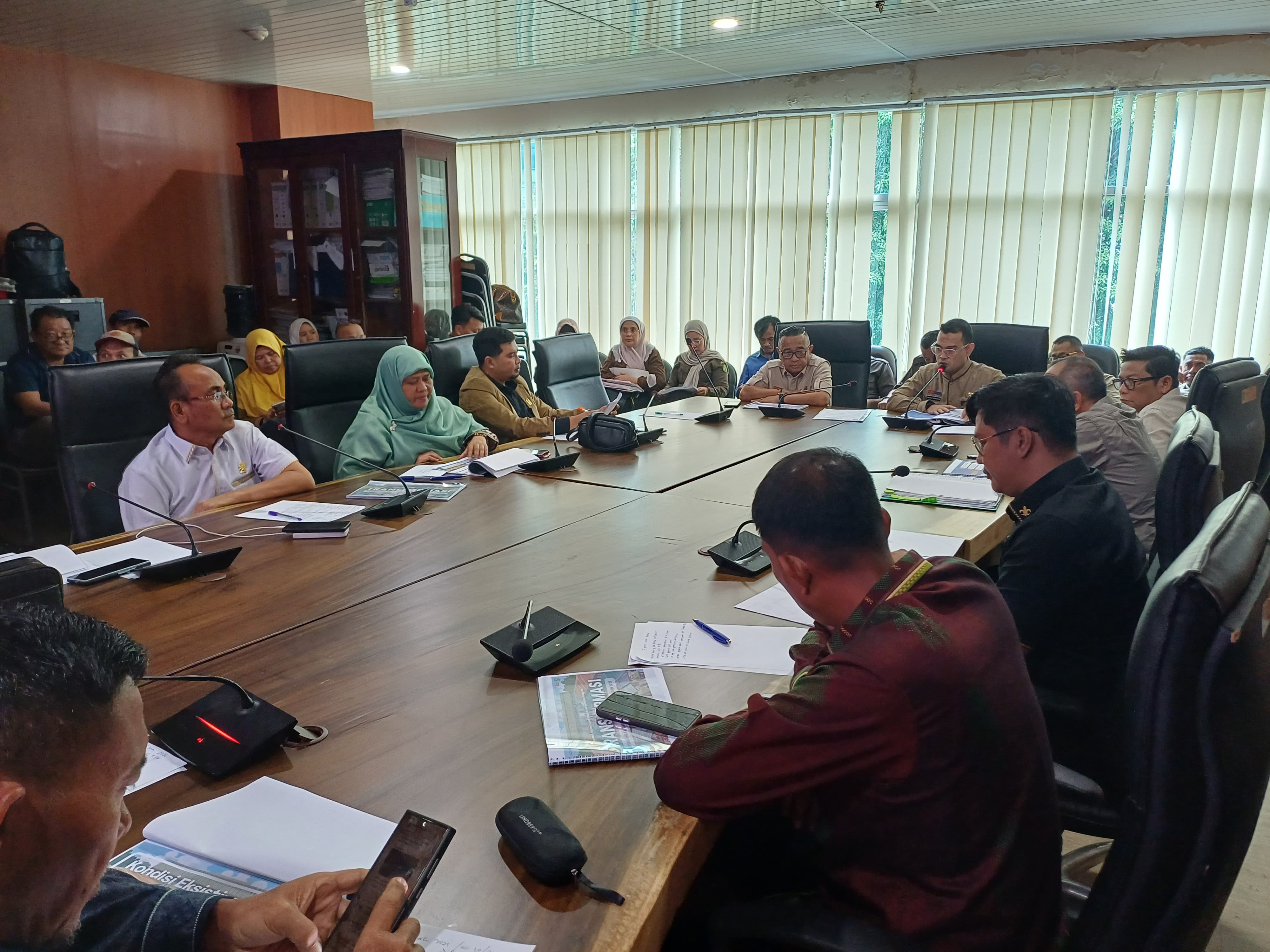 PUD PASAR: Komisi III DPRD Kota Medan menggelar RDP bersama PUD Pasar Kota Medan, Senin (2/3/2026). (Dok: Markus Pasaribu/Sumut Pos)