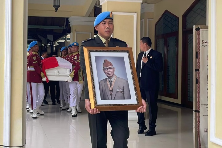 SALAT: Jenazah Wapres ke-6 RI jenderal TNI (Purn) Try Sutrisno jelang disalatkan di MAsjid Sunda Kelapa, Menteng, Jakarta Pusat, Senin (2/3/2026). (Istimewa) 
