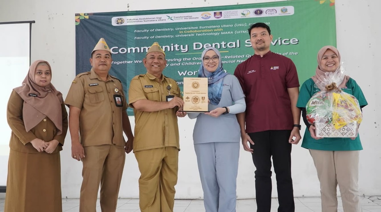 FKG USU dan FKG UiTM Malaysia ketika menggelar Pengabdian Masyarakat dan Workshop Perawatan Gigi Lansia di Binjai.