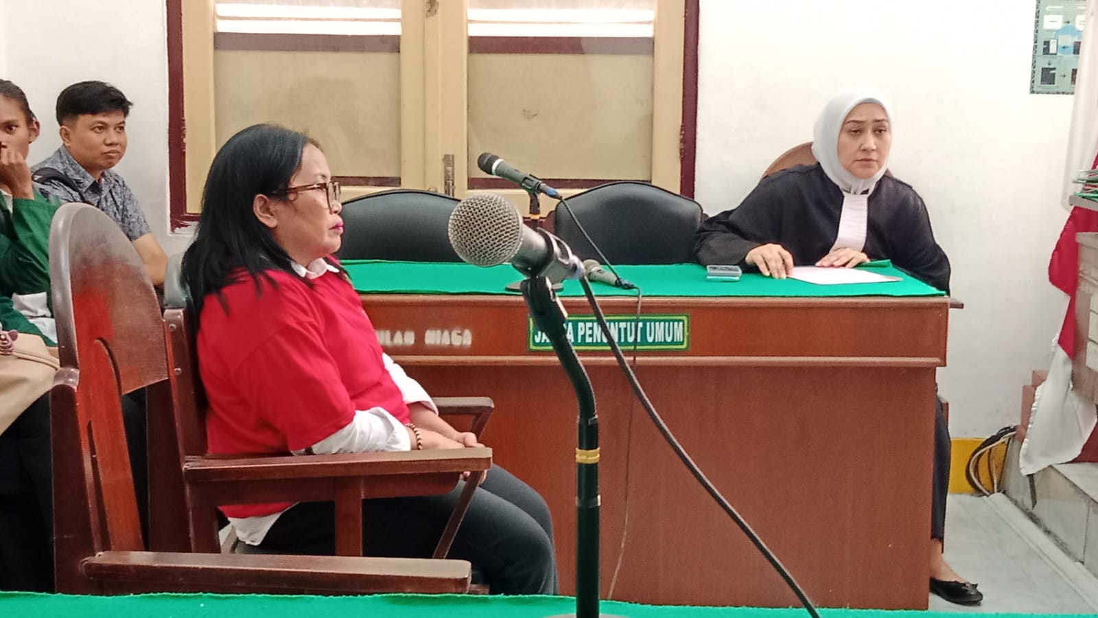 SIDANG: ASN Polri, Tusiyah, terdakwa kasus pemalsuan surat menjalani sidang beragendakan eksepsi di PN Medan, Selasa (3/3/2026). (Dok: istimewa)