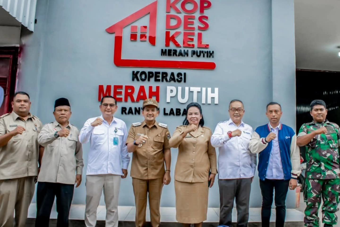 Wali Kota Tebingtinggi  Iman Irdian Saragih bersama jajaran dan perwakilan Kementerian Koperasi Republik Indonesia saat Monitoring Percepatan Operasionalisasi Koperasi Kelurahan Merah Putih. 