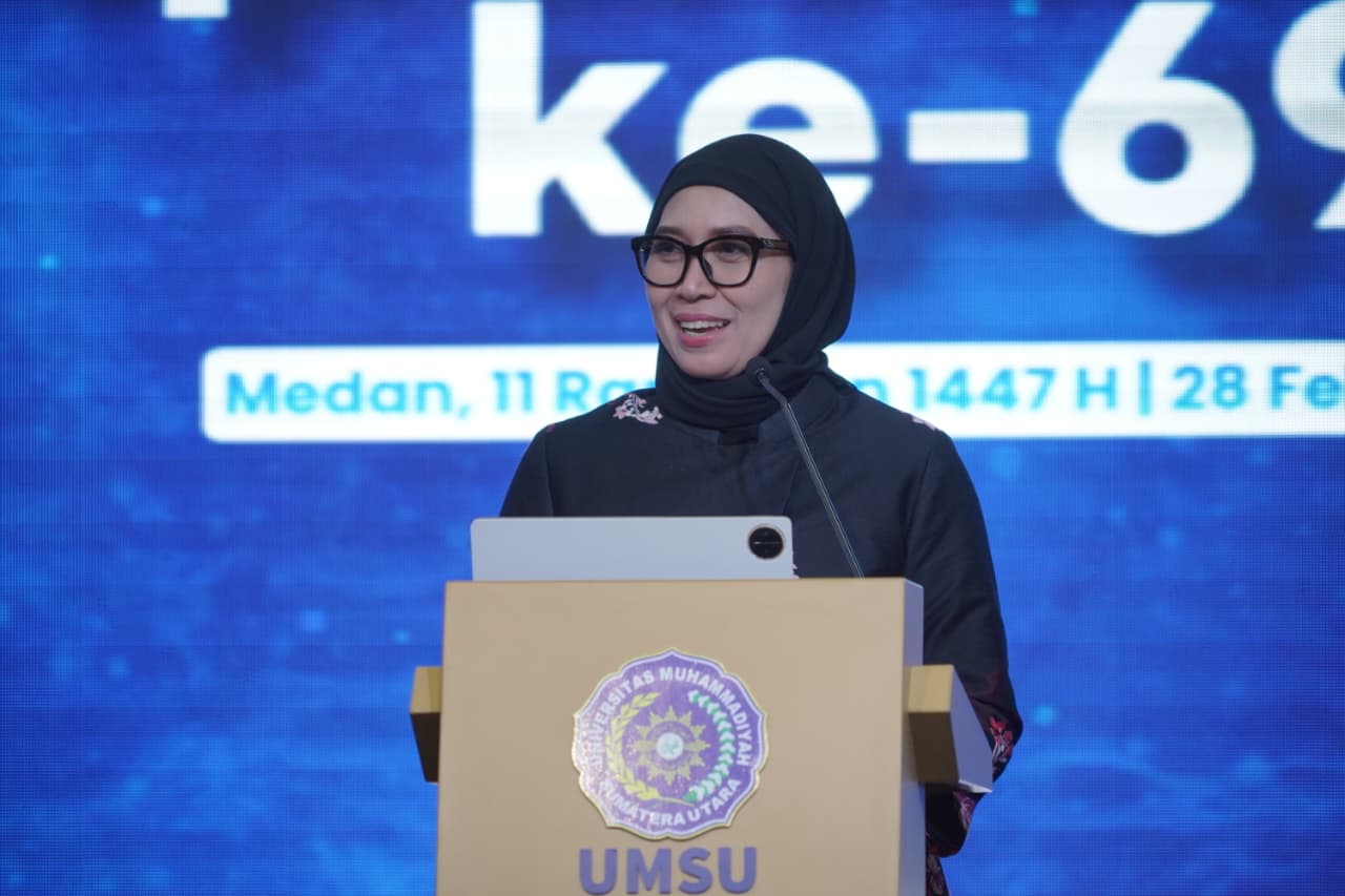 KULIAH UMUM: Direktur Distribusi PT PLN (Persero), Arsyadany G. Akmalaputri saat menyampaikan kuliah umum di Universitas Muhammadiyah Sumatera Utara. (ISTIMEWA/SUMUT POS)