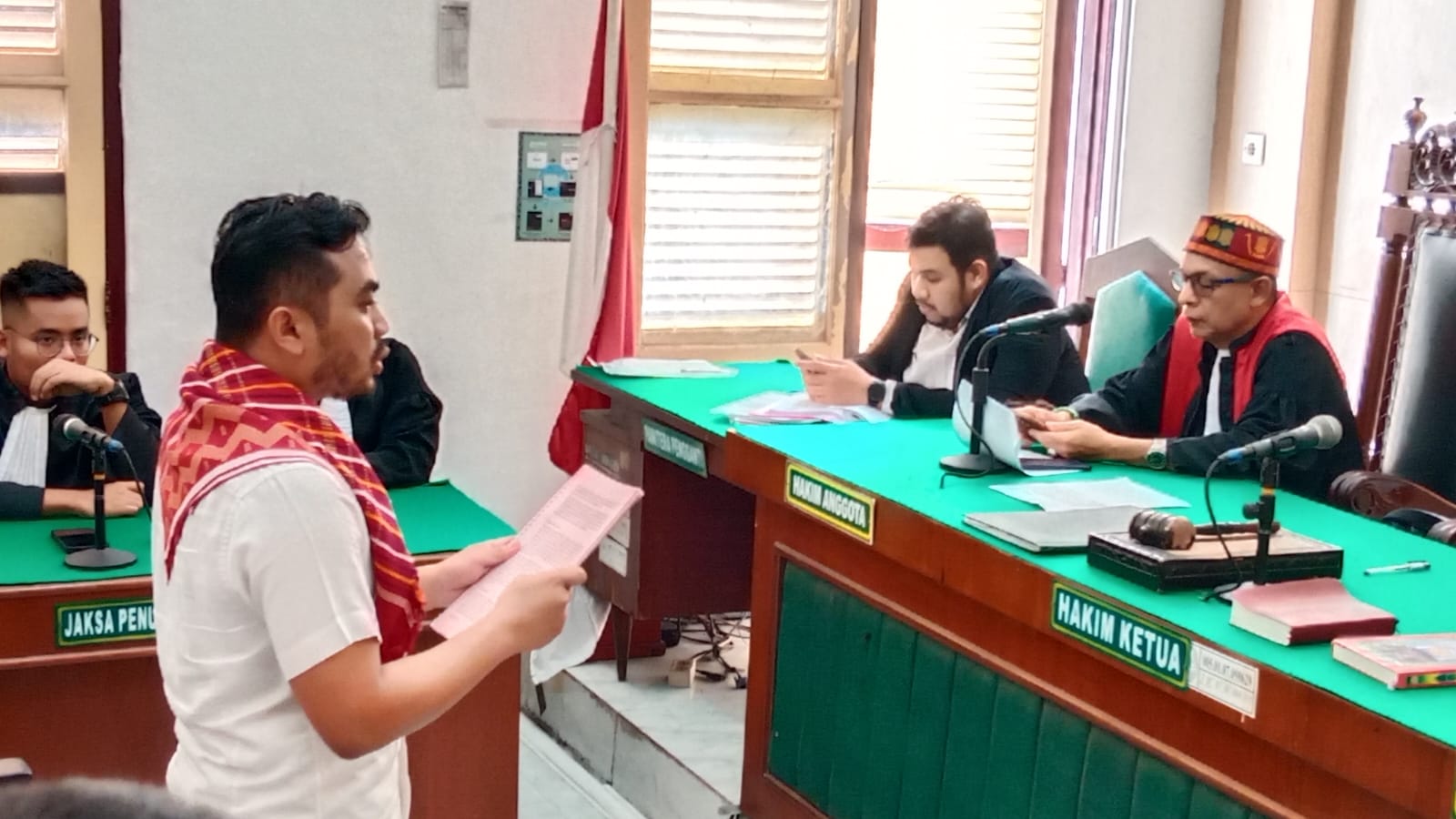 SIDANG: Amsal Christy Sitepu terdakwa kasus dugaan korupsi profil desa karo, menjalani sidang pembelaan di Pengadilan Tipikor Medan, Rabu (4/3/2026) sore. (Dok: istimewa)