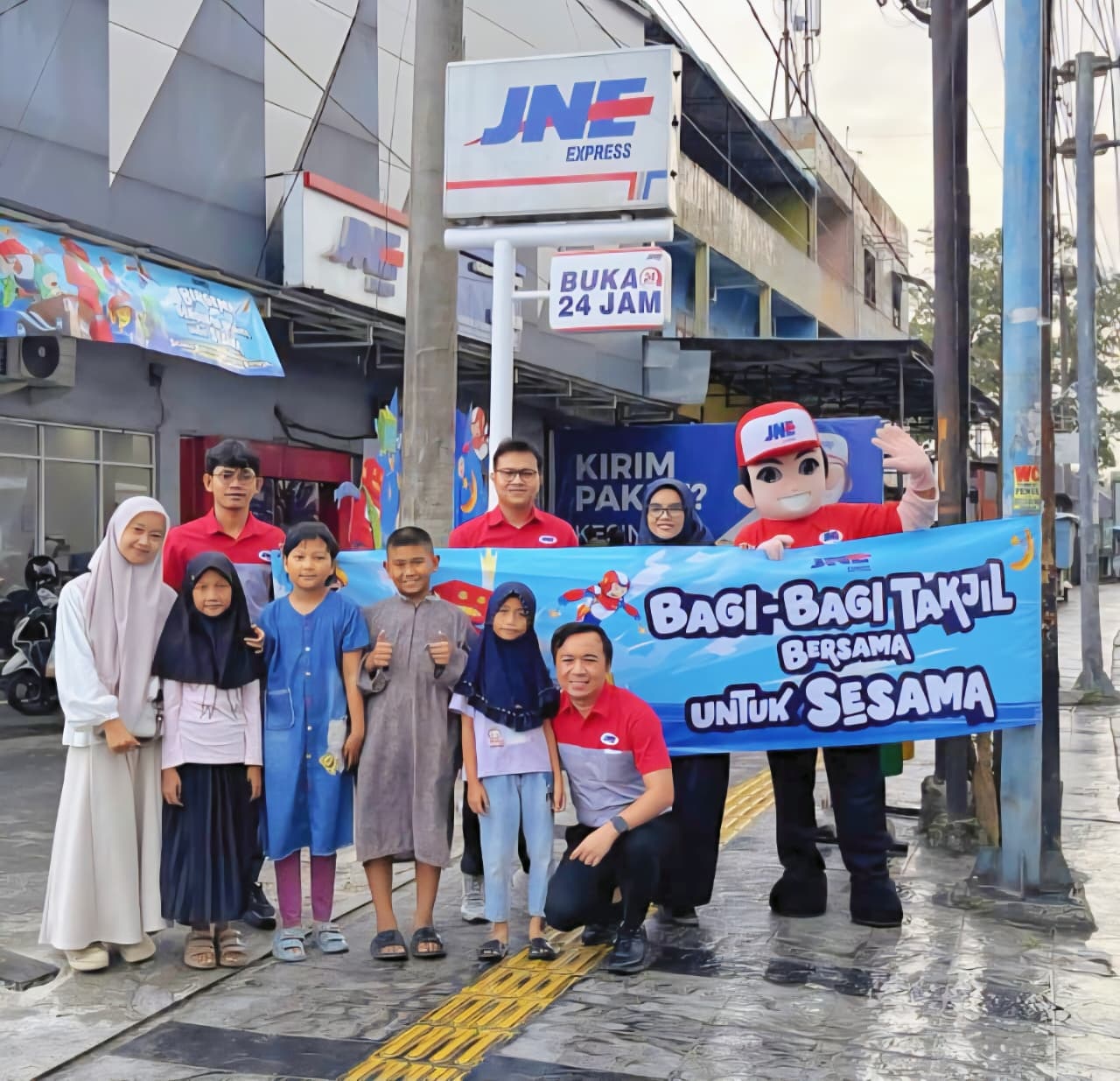 Menyambut bulan suci Ramadan 1447 H,&nbsp; JNE kembali hadir menemani masyarakat dengan berbagai program. Tahun ini, JNE mengusung tema &ldquo;BERGEMA&rdquo; (Bergerak Bersama untuk Sesama). (dok ; JNE)