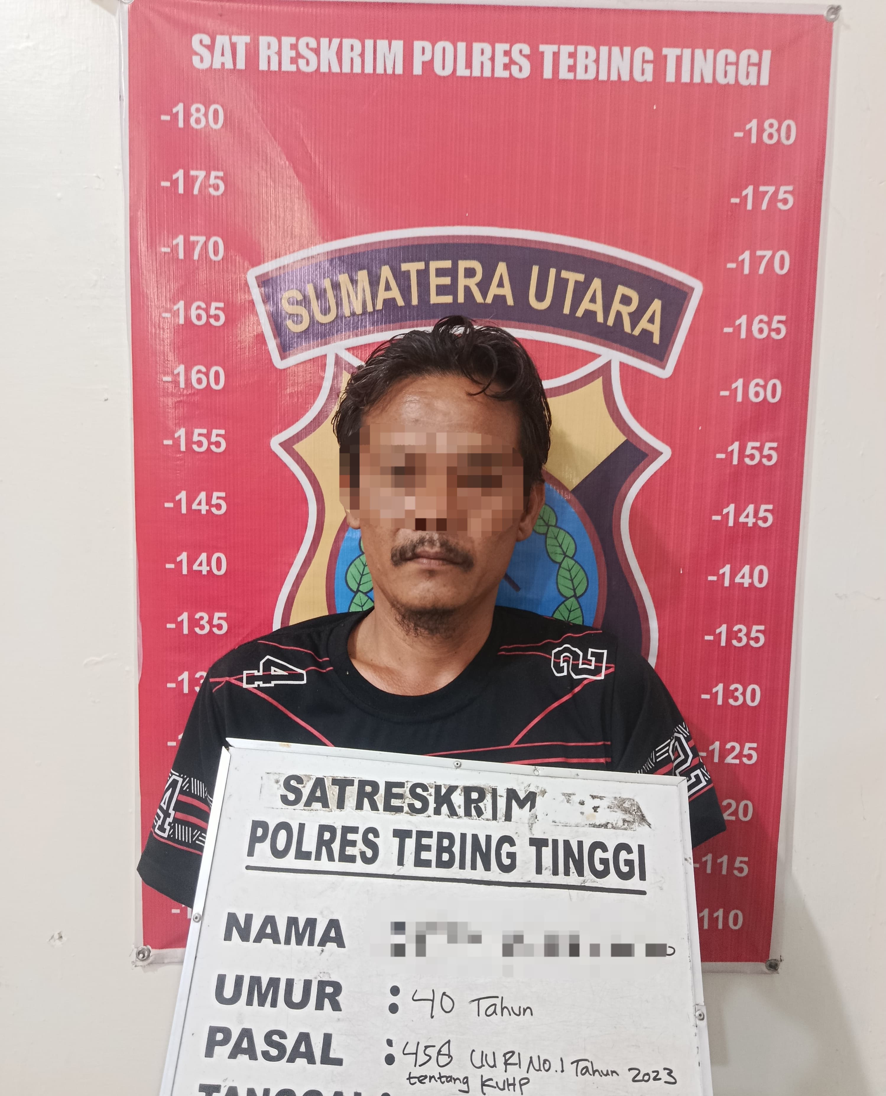 Salah satu tersangka pelaku pembunuhan temuan mayat di Sungai Lagunda, Tebingtinggi. (AZAN PURBA/SUMUT POS)